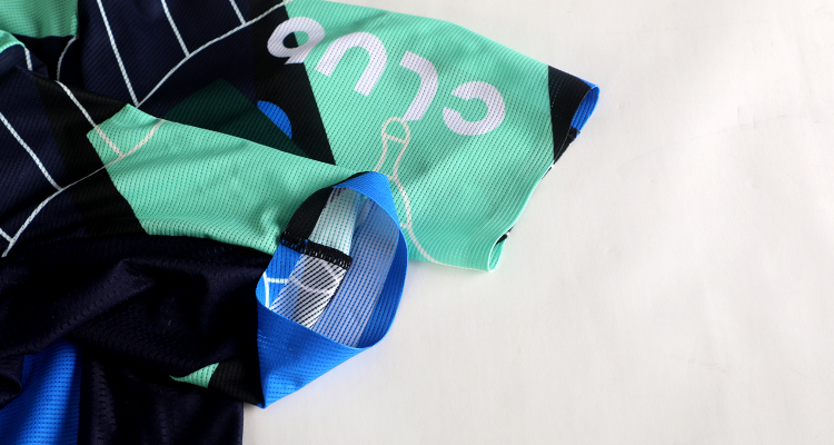 moisture wicking cycling jersey